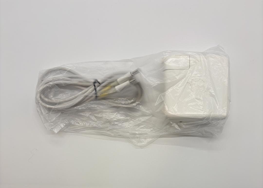 MacBook Pro (13\"、2016)　8GB、256GB、タッチバー