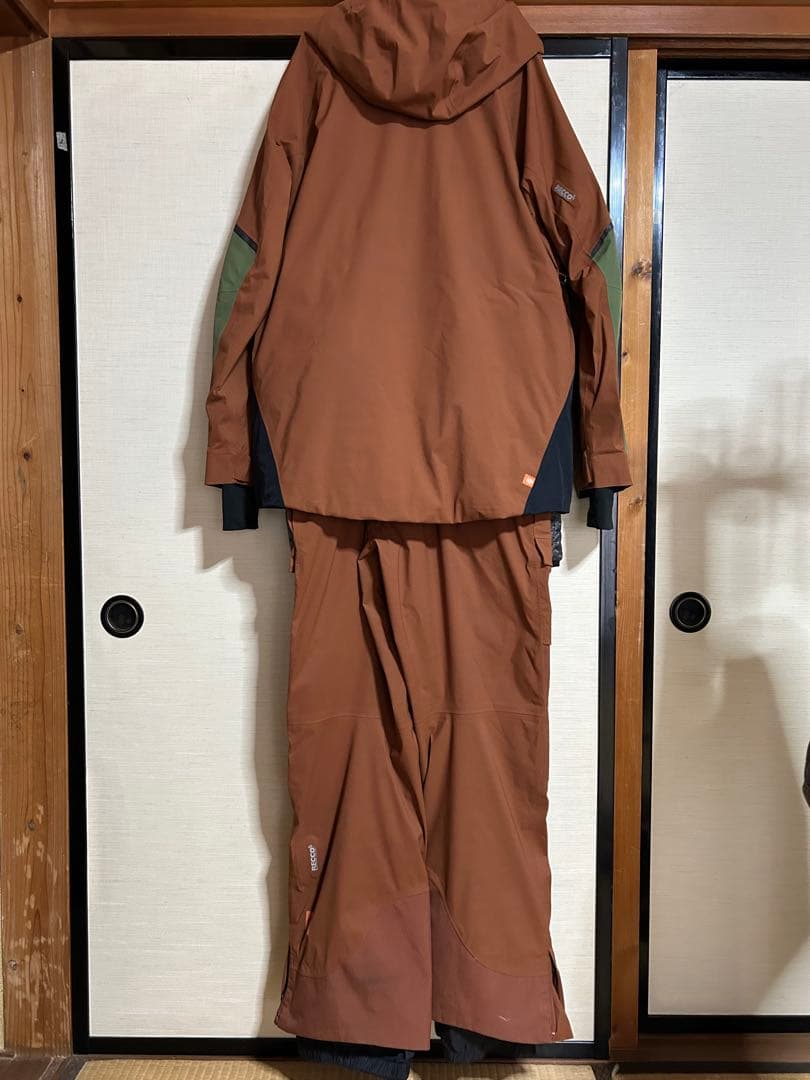 686、GORE-TEX スノーボードウェア 上下セット