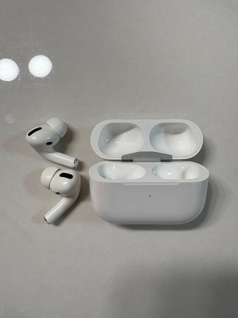 AirPods Pro 本体 【左のみ作動、右音無し】充電ケース付き