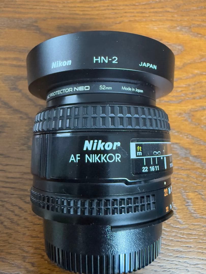 Nikon AI AF Nikkor 28mm f/2.8D メタルフード付き