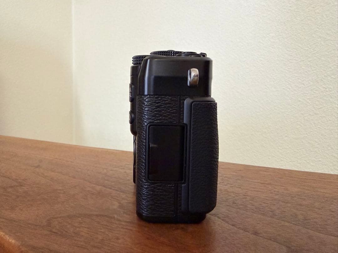 富士フィルム X-Pro1 ミラーレスデジタルカメラ グリップ縦吊り改造純正付