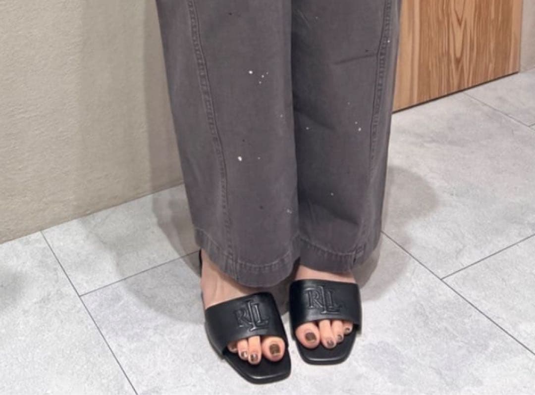 ＜LAUREN RALPH LAUREN＞ロゴ スライダー サンダル/ブラック