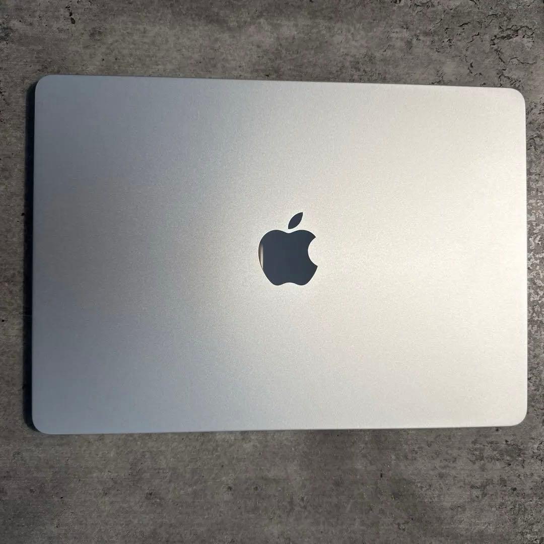 【美品】 MacBook Air 13インチ 充放電5回 M2