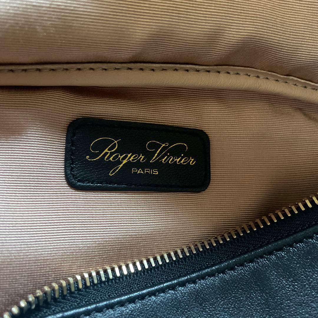Roger Vivier ブラック ボディバッグ
