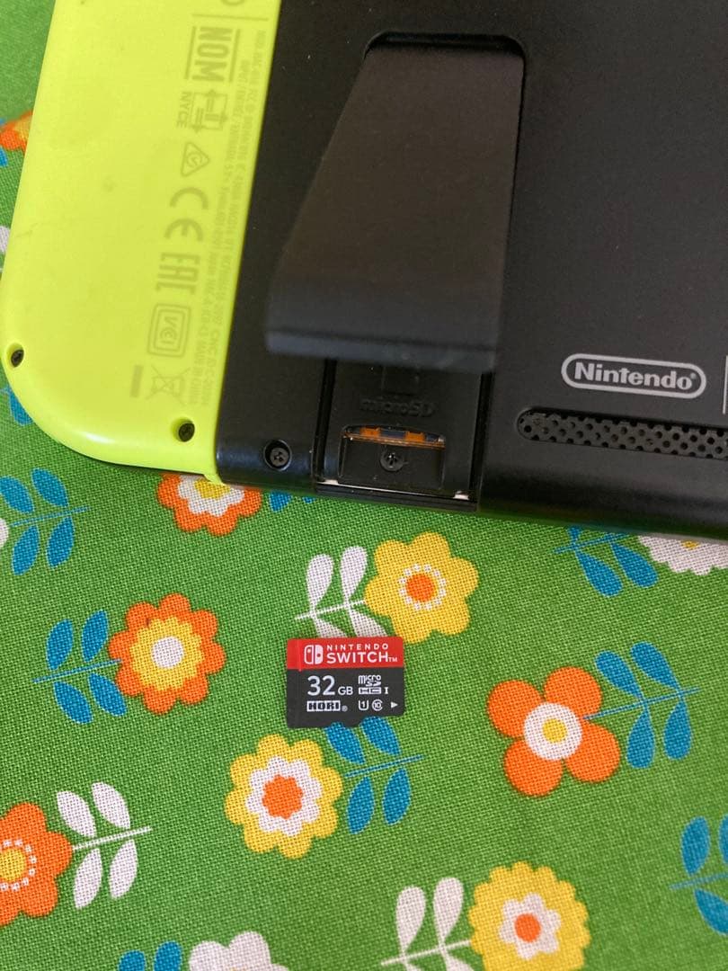 Nintendo Switch 本体 + Joy-Con 付属