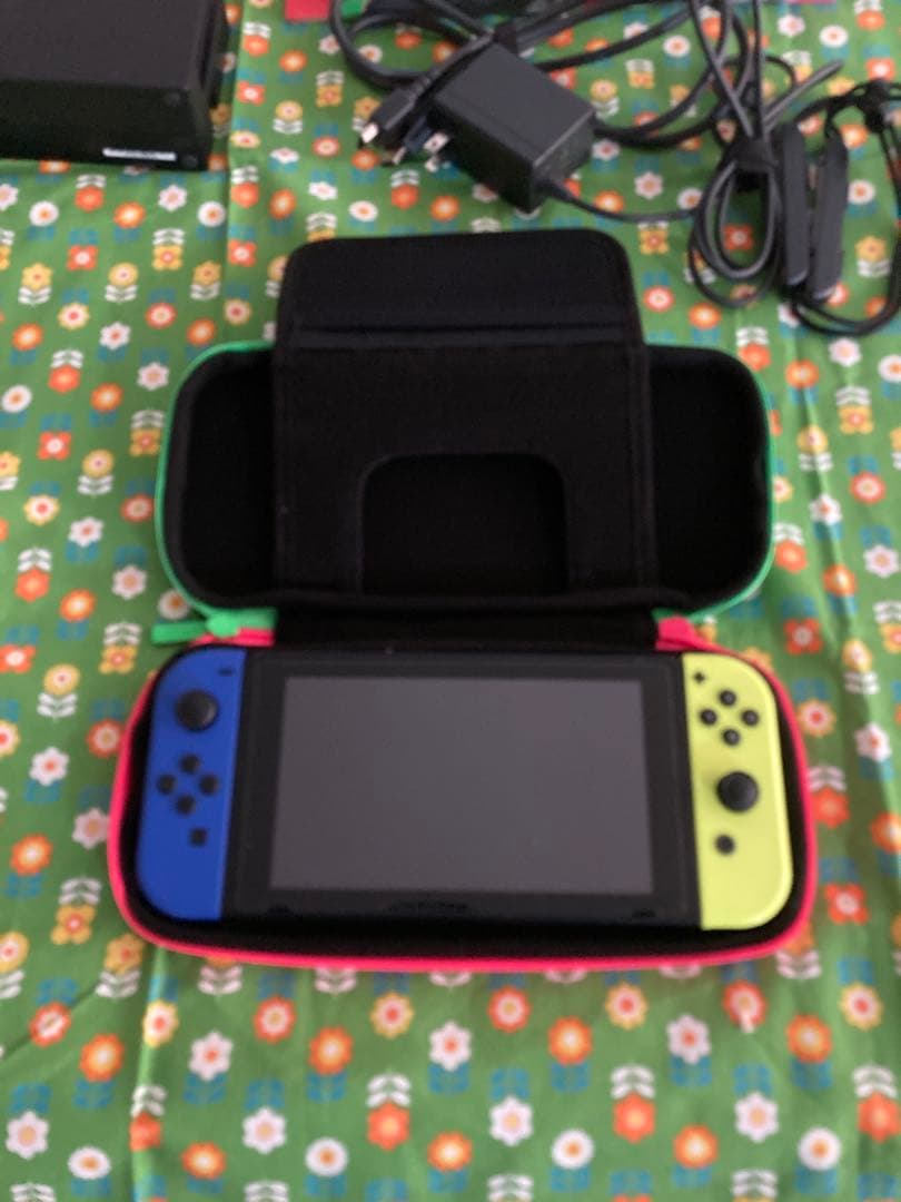 Nintendo Switch 本体 + Joy-Con 付属