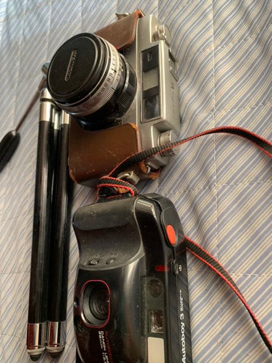 レトロ　カメラと三脚