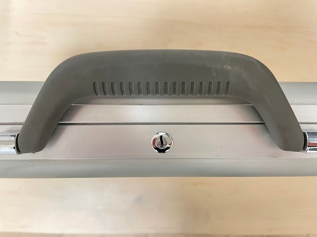 PROTEXアルミニウム製シルバー ビジネスバッグ（TV Asahi コラボ品）