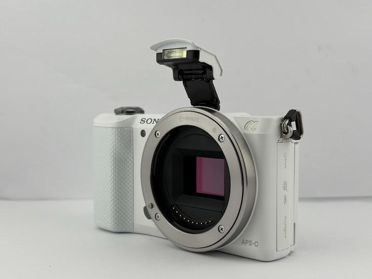 ★美品★ソニー SONY α5000 / レンズキッド★バッテリー、SDカード★