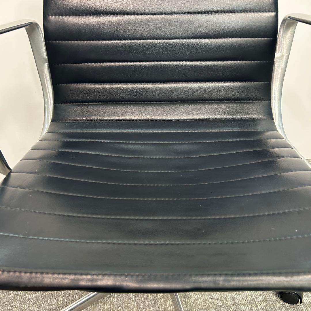 A. ハーマンミラー キャスターチェア アルミナムチェア 本革