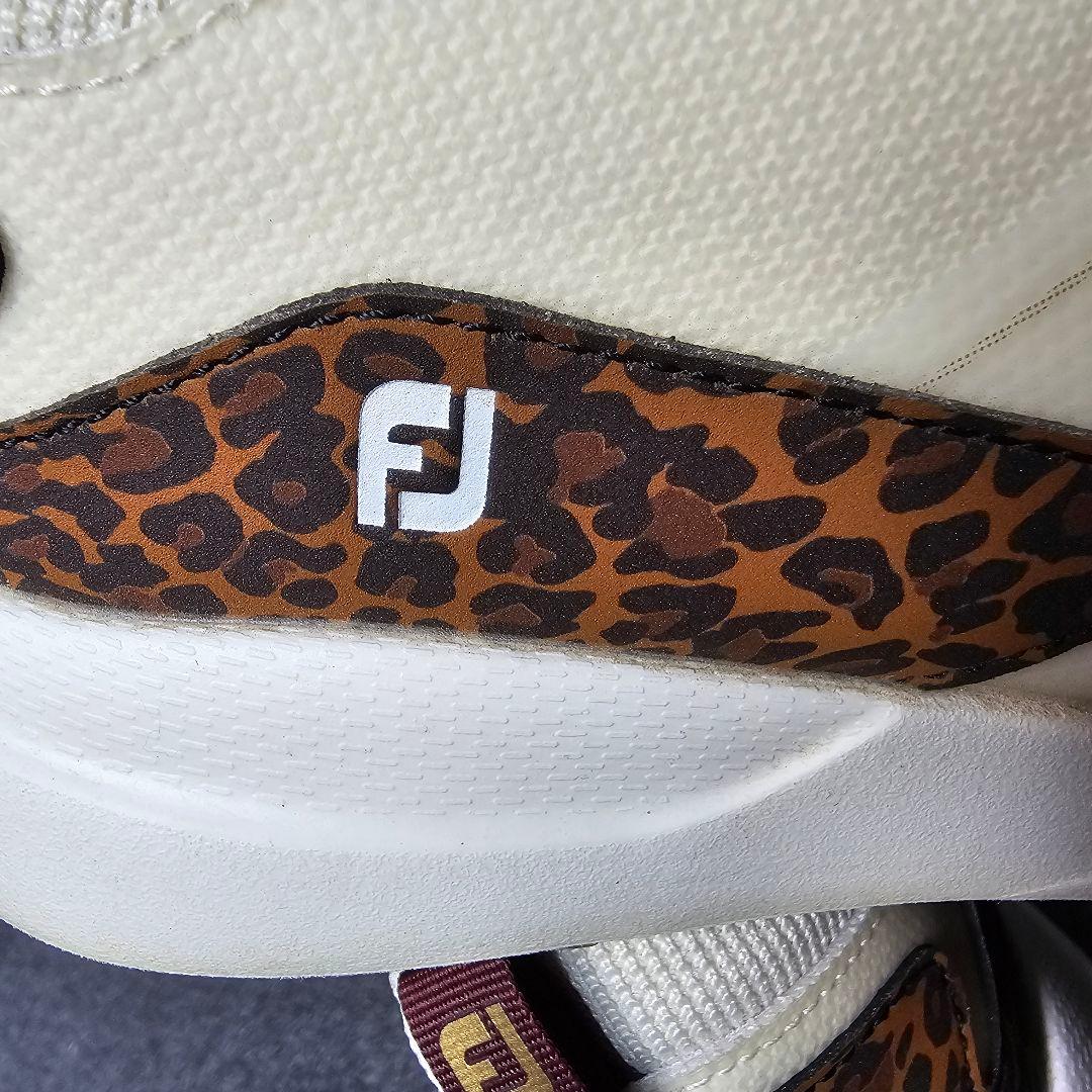 極美品【フットジョイ】パフォーマ スパイクレス ゴルフシューズ 23.5cm