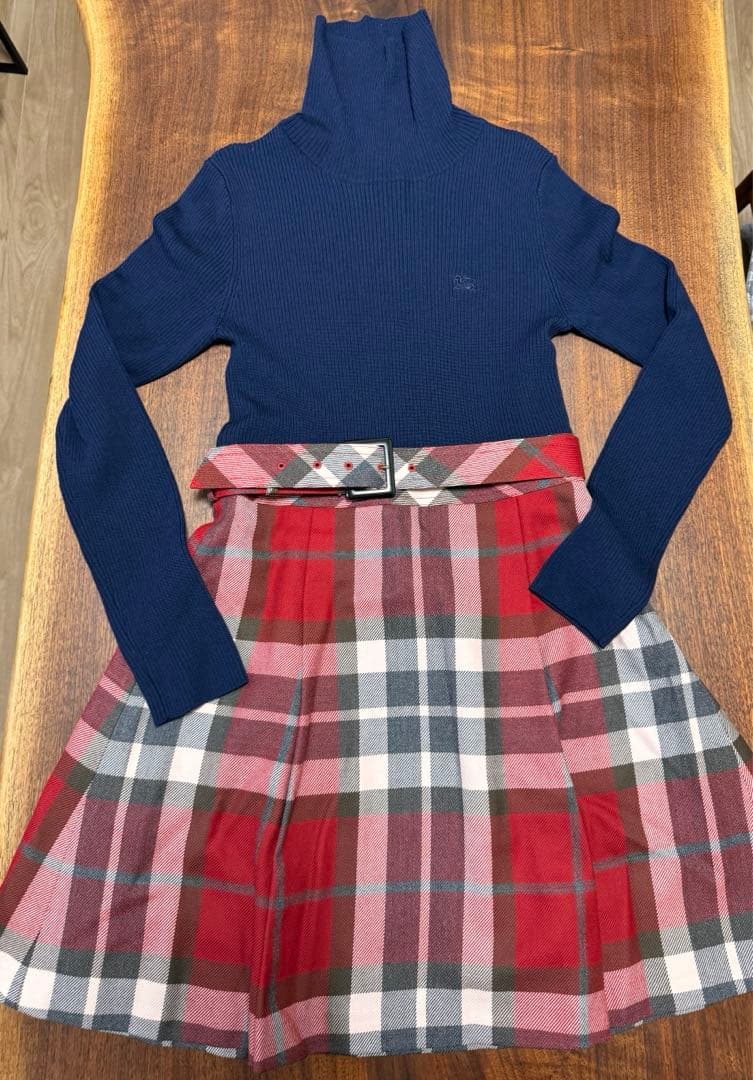 BURBERRYネイビー タートルネック チェック柄スカート