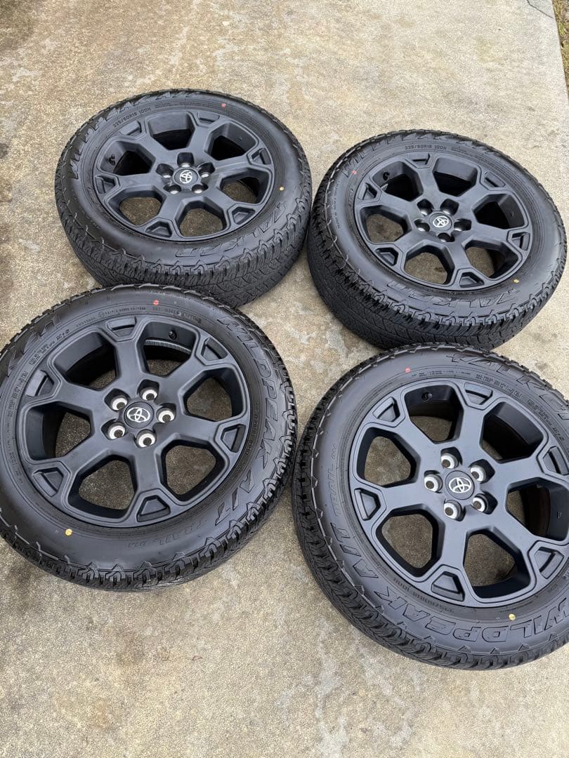 RAV4 オフロードパッケージ2 純正ホイールタイヤ　令和7年11月納車　美品