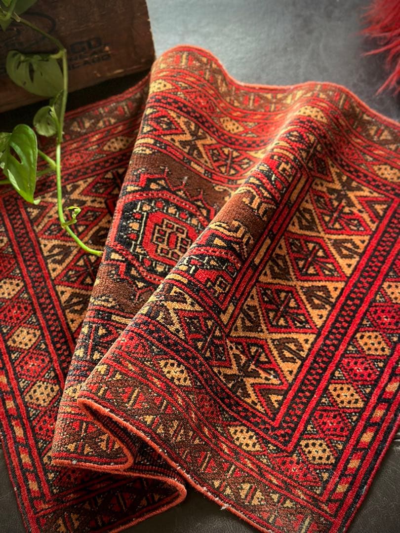 トライバルラグ　ヴィンテージラグ　ミニラグ　トルクメン　プリミティブアート　美品