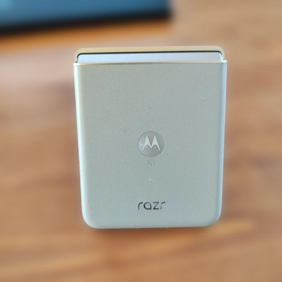 motorola razr 50 SIMフリー版 512GB 美品