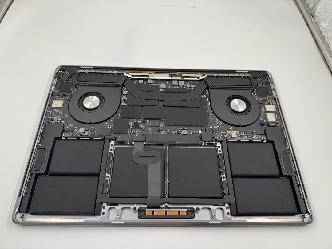 MacBook Pro★A2141★ディスプレイ割れ❗️ジャンク❗️