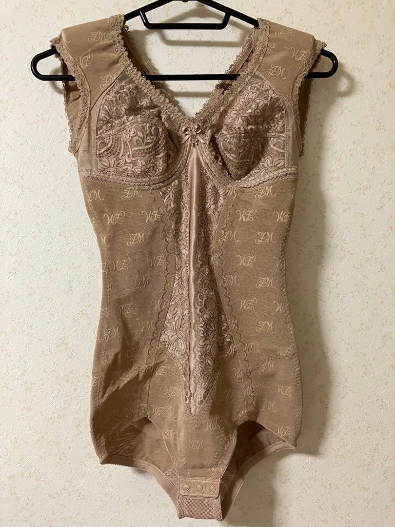 新品未着用☆マミエール フレンチスーツ モカ D75