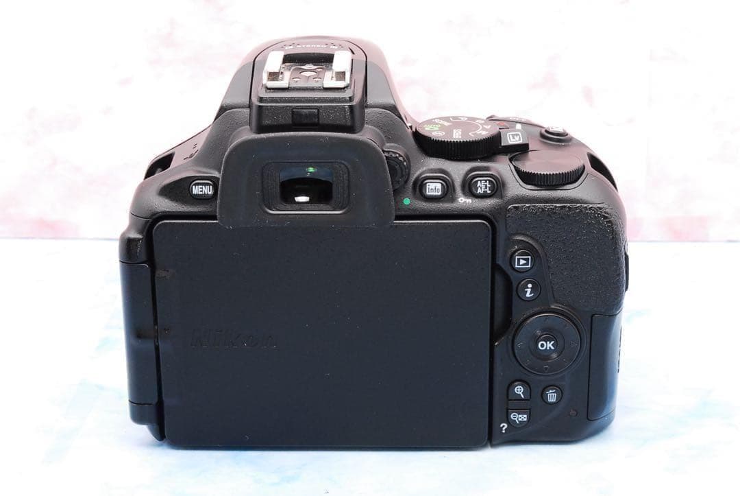 Nikon D5600✨一眼レフカメラ✨望遠レンズ付Wレンズ✨スマホ転送！