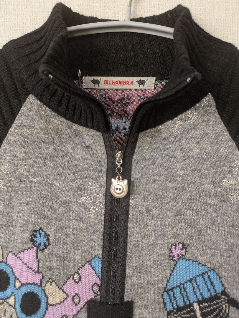 アルベロベロ♥️レトロぶたさんいっぱいニットハイネックニットセーター