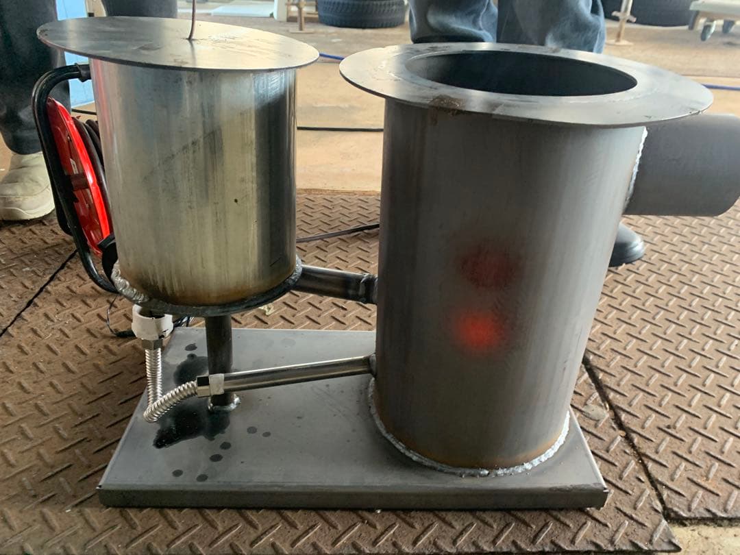 廃油ストーブ　即納品　在庫があります033101