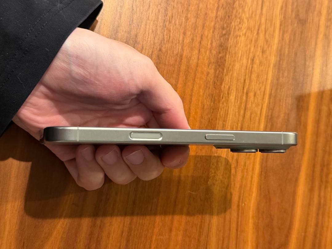 iPhone 16 Pro 512GB SIMフリーバッテリー最大容量95%