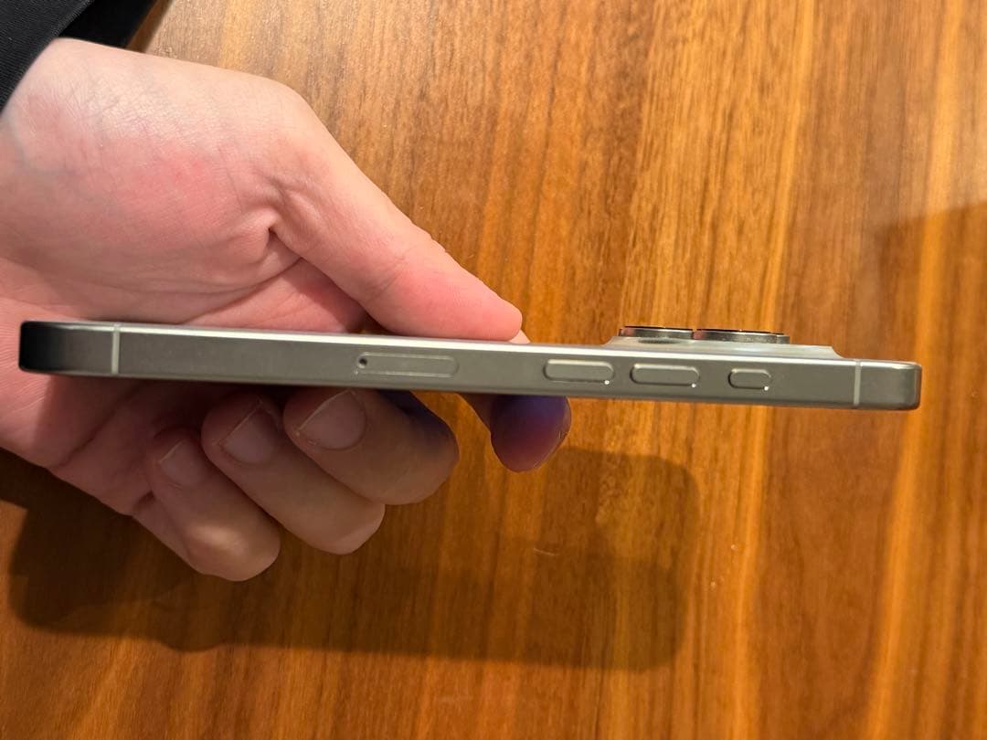 iPhone 16 Pro 512GB SIMフリーバッテリー最大容量95%