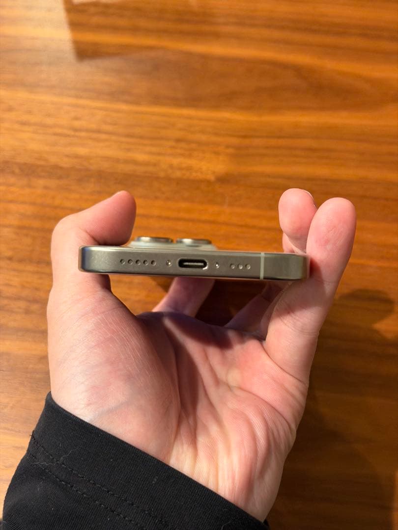 iPhone 16 Pro 512GB SIMフリーバッテリー最大容量95%