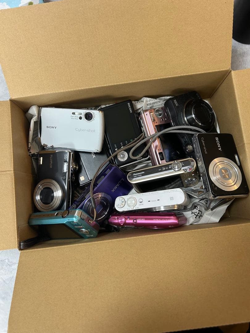 コンパクトデジカメ12台まとめ売り（ジャンク品）