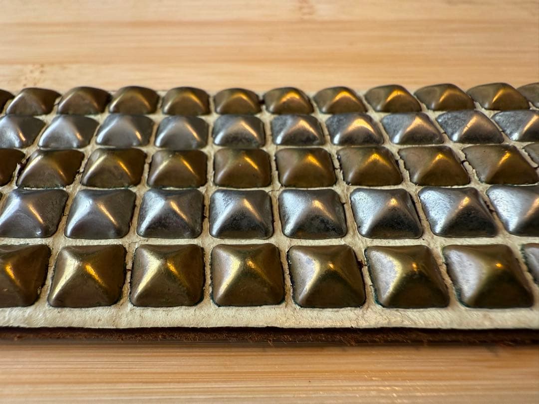 ⭐️HTC⭐️5連ピラミッド⭐️シルバー&ブラススタッズコンビ⭐️ホワイトレザー⭐️32