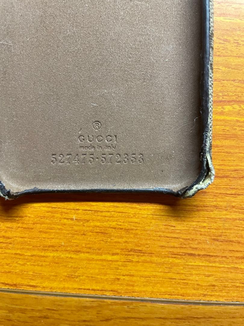 GUCCI携帯ケースbee iPhone se