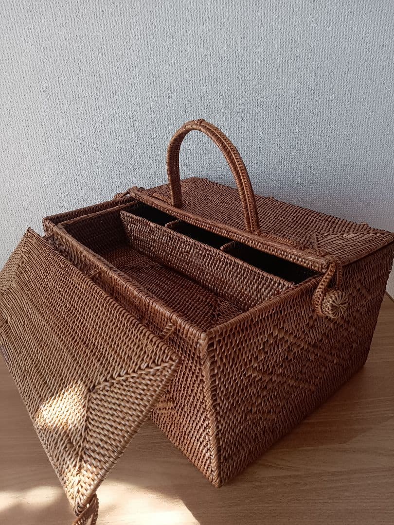 (新品)　トレー付　アタバスケット　かごバッグ　カゴ　ピクニック　バリ島　カゴ