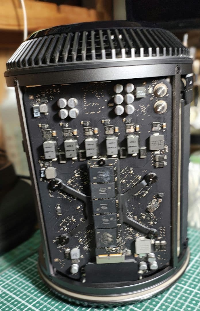 送料込みApple Mac Pro 2013 256GB SSD