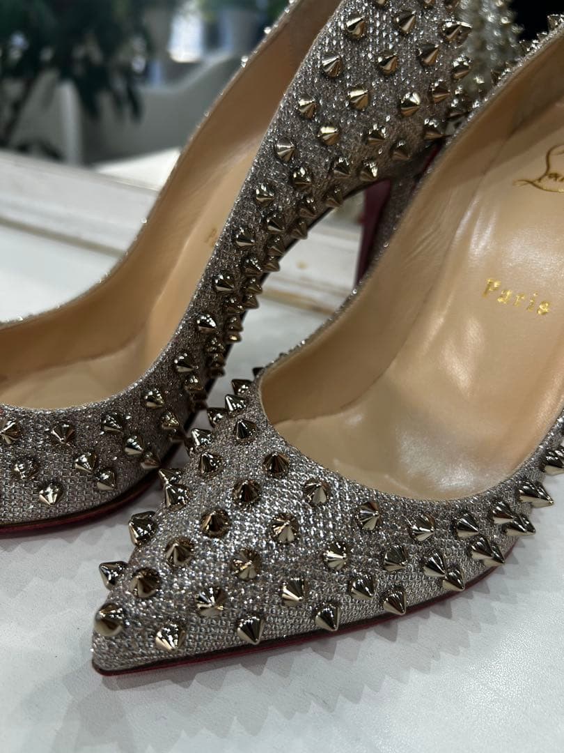 は*な様 Christian Louboutin スタッズ付きハイヒール24セン