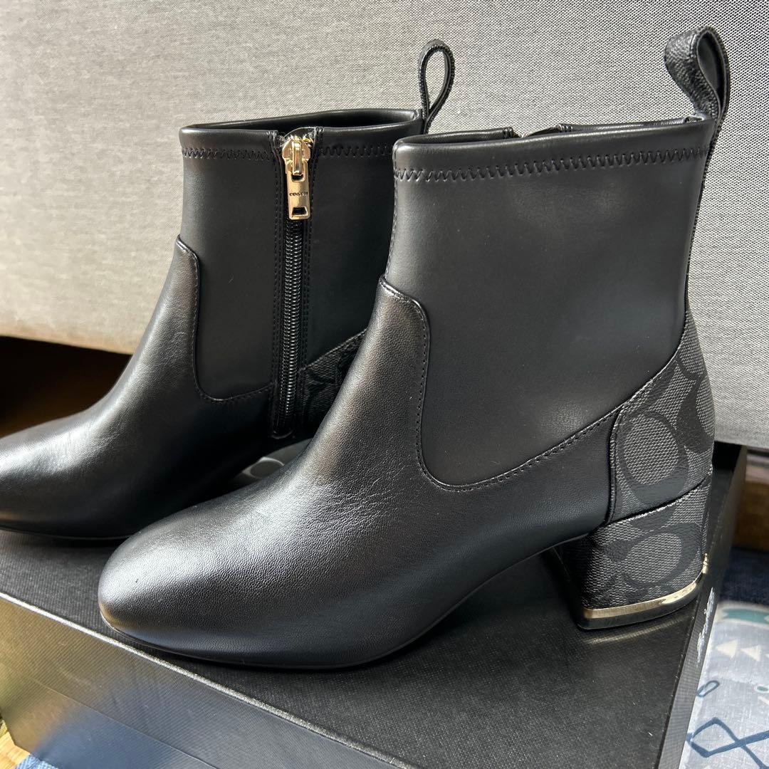 COACHブラックレザーブーティ サイドファスナー付き