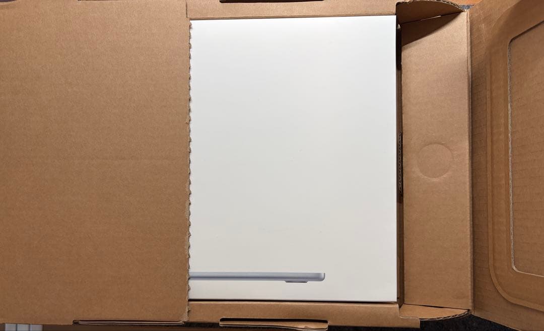 【新品同様】MacBook Air M4 16GB 256G バッテリー100%