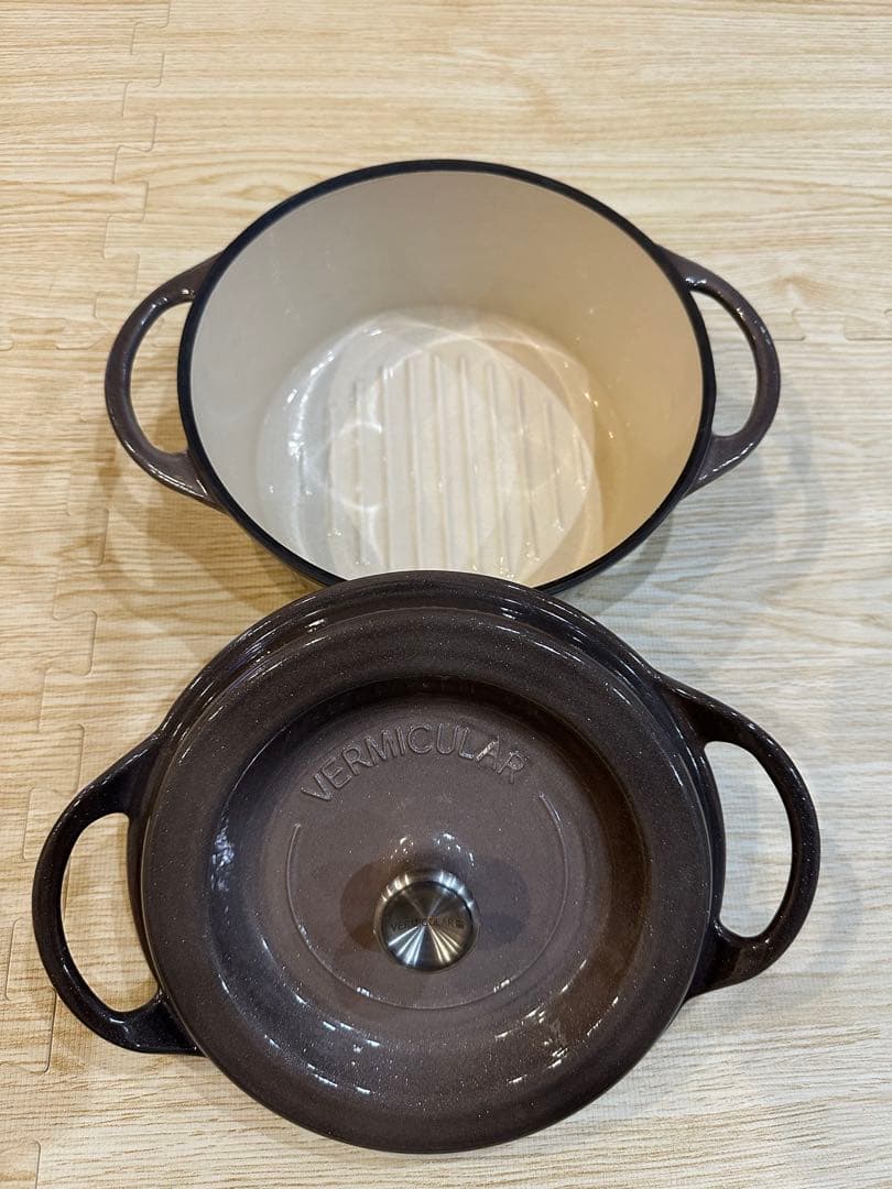VERMICULAR オーブンポットラウンド　22cm パールブラウン　両手鍋