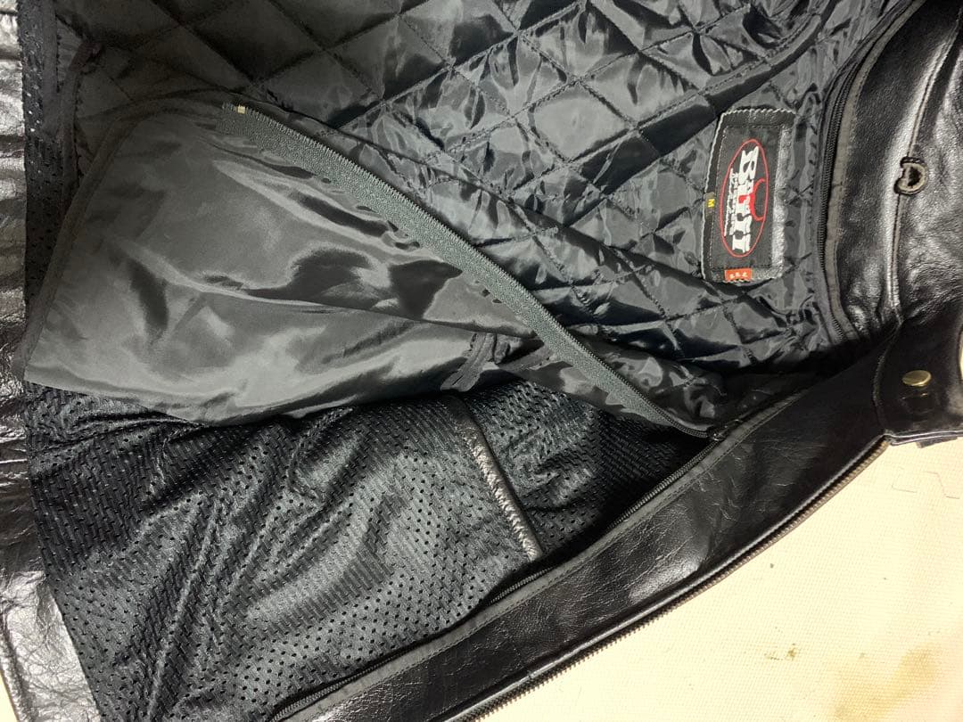 ブラックレザーシングルライダースジャケット