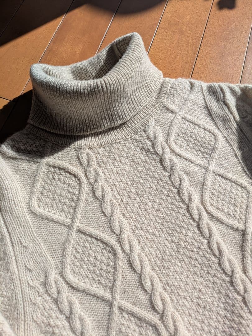 英国伝統 最上級素材 William Lockie タートルネック ニット