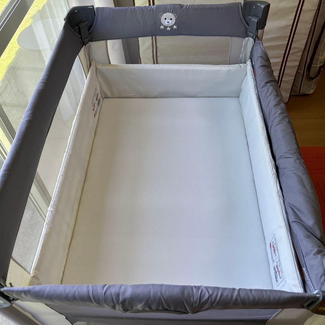 アップリカ　ココネルエアーab ベビーベッド　グレーベア