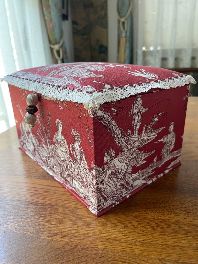 ミッキー様オーダーご依頼作品です カルトナージュ裁縫箱(大)