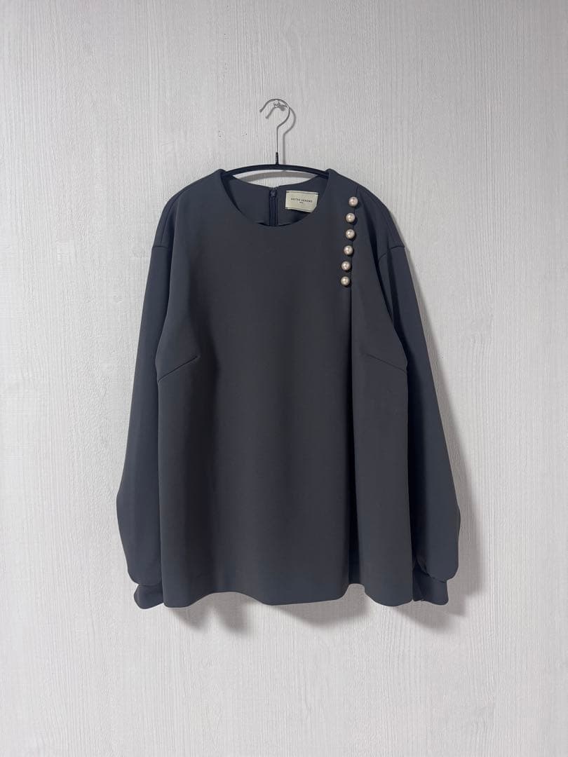 UNITED ARROWS SPONGY サイドパールモチーフ ブラウス