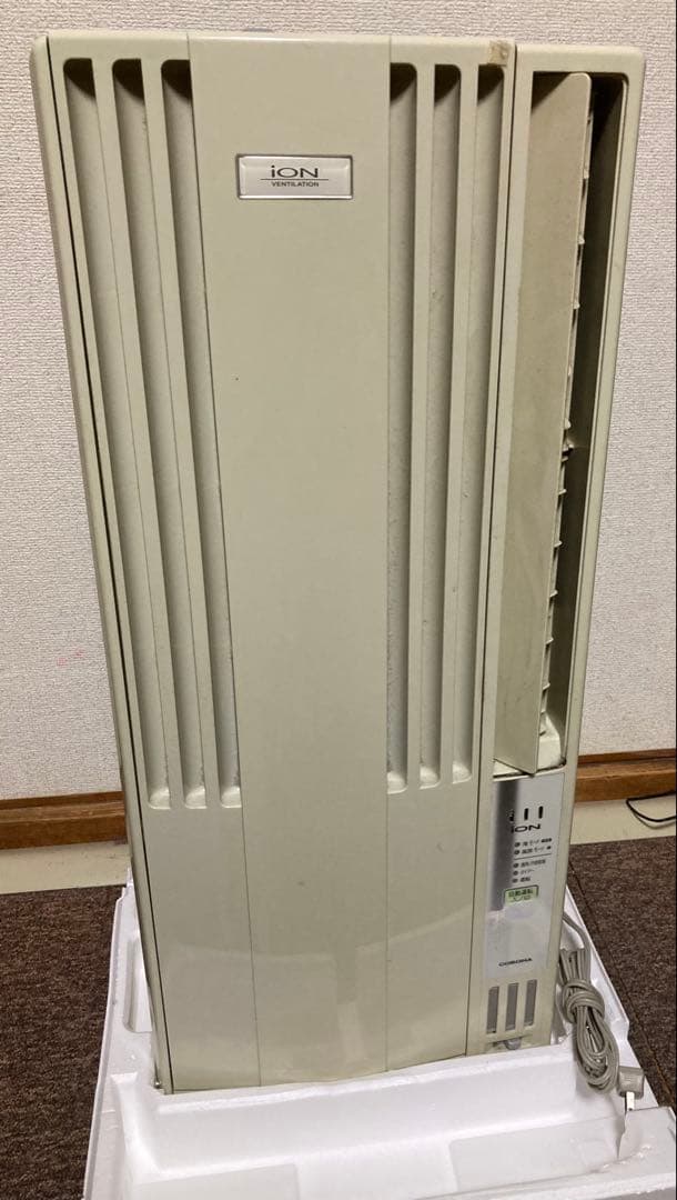 コロナ窓用エアコン ホワイト グレー　リモコン付き