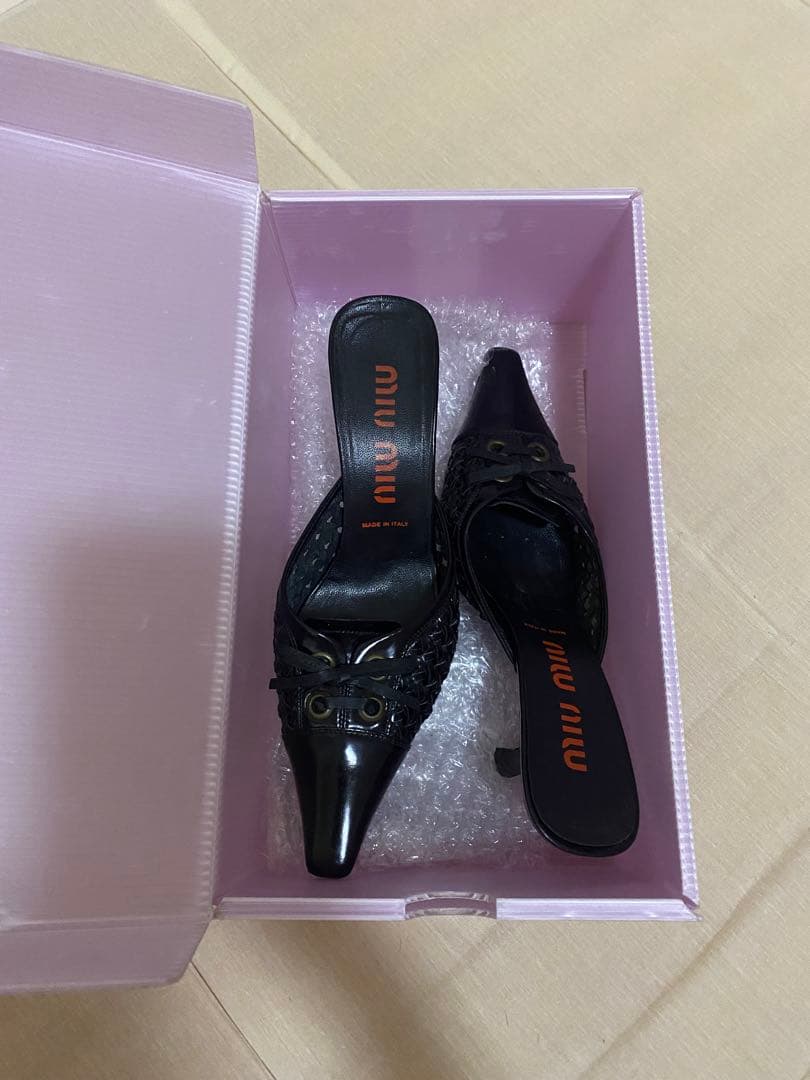 miu miu ブラック