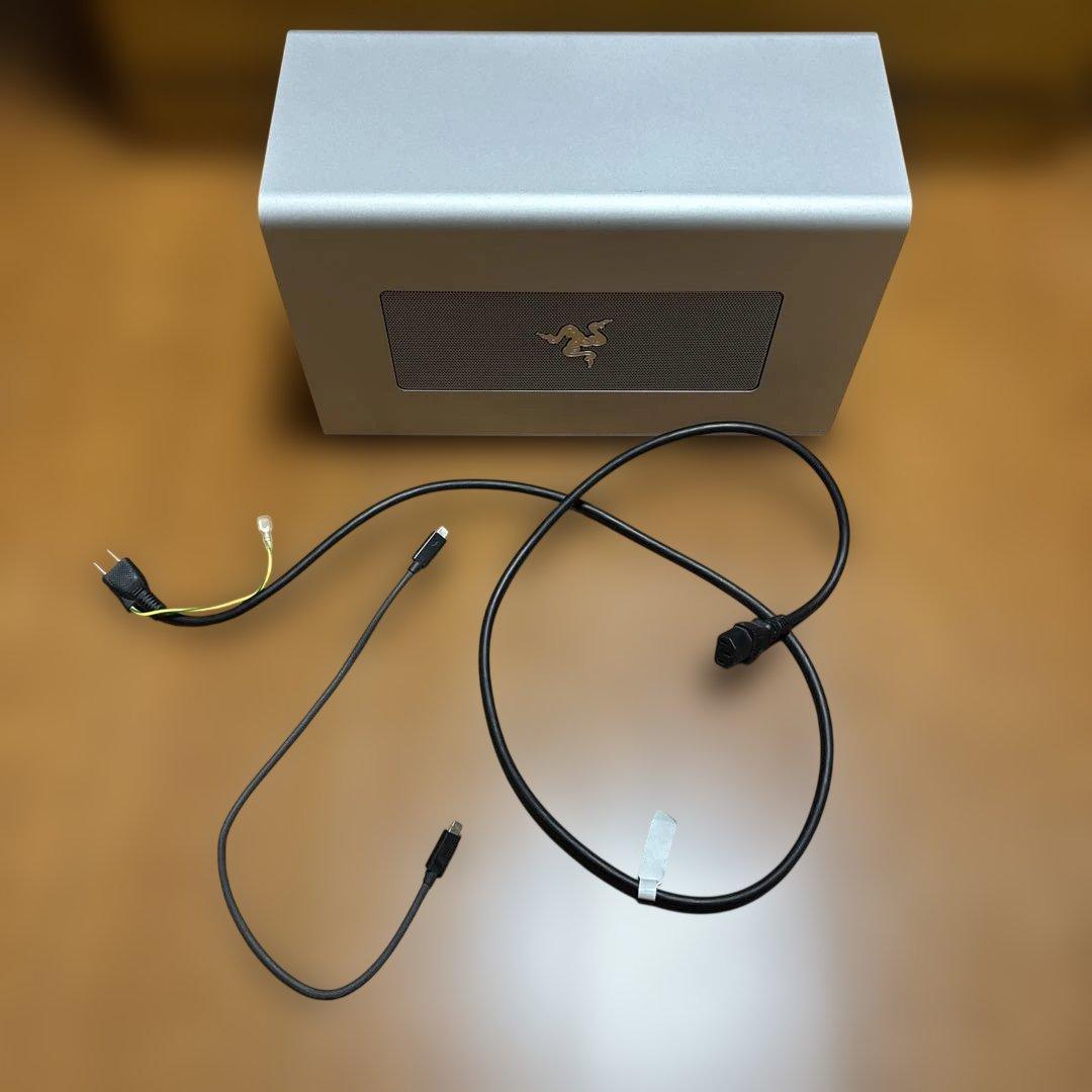 Razer Core X - Mercury White 外付けGPU