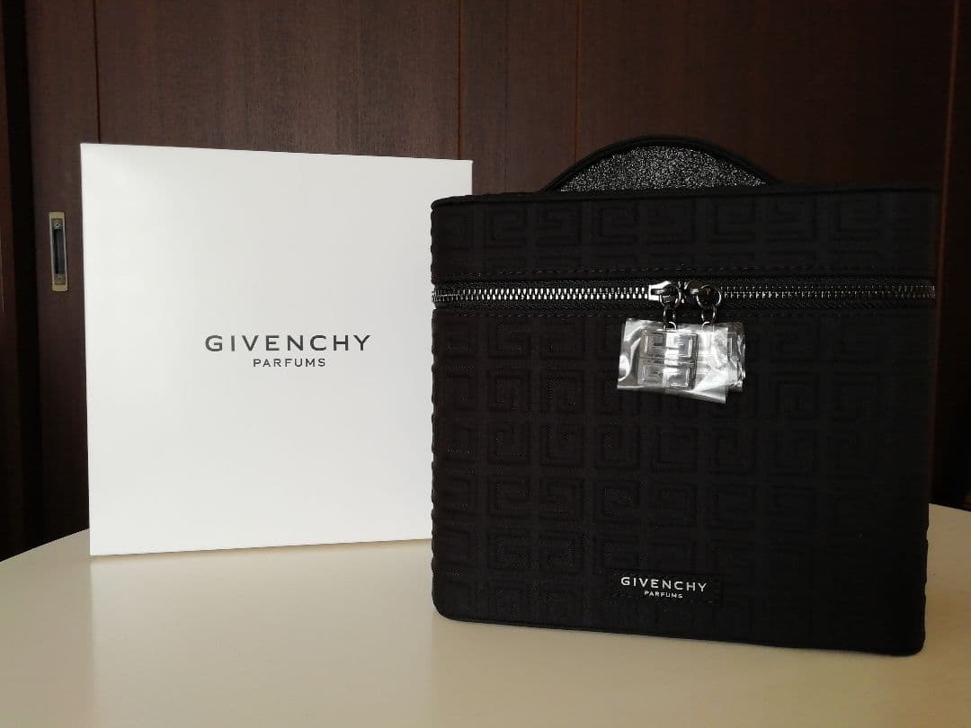 新品　ジバンシー　バニティ　メイクボックス　ポーチ