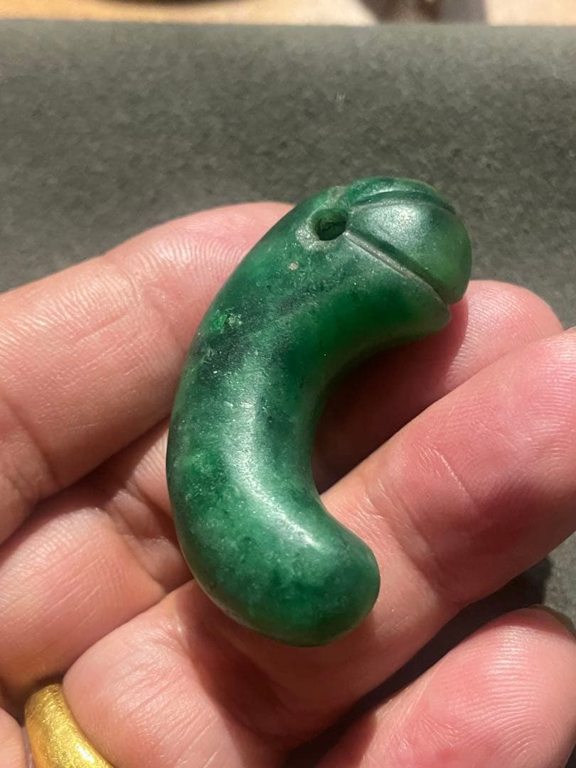 古墳時代　丁字勾玉　ロウカン翡翠　出土　約4.9cm