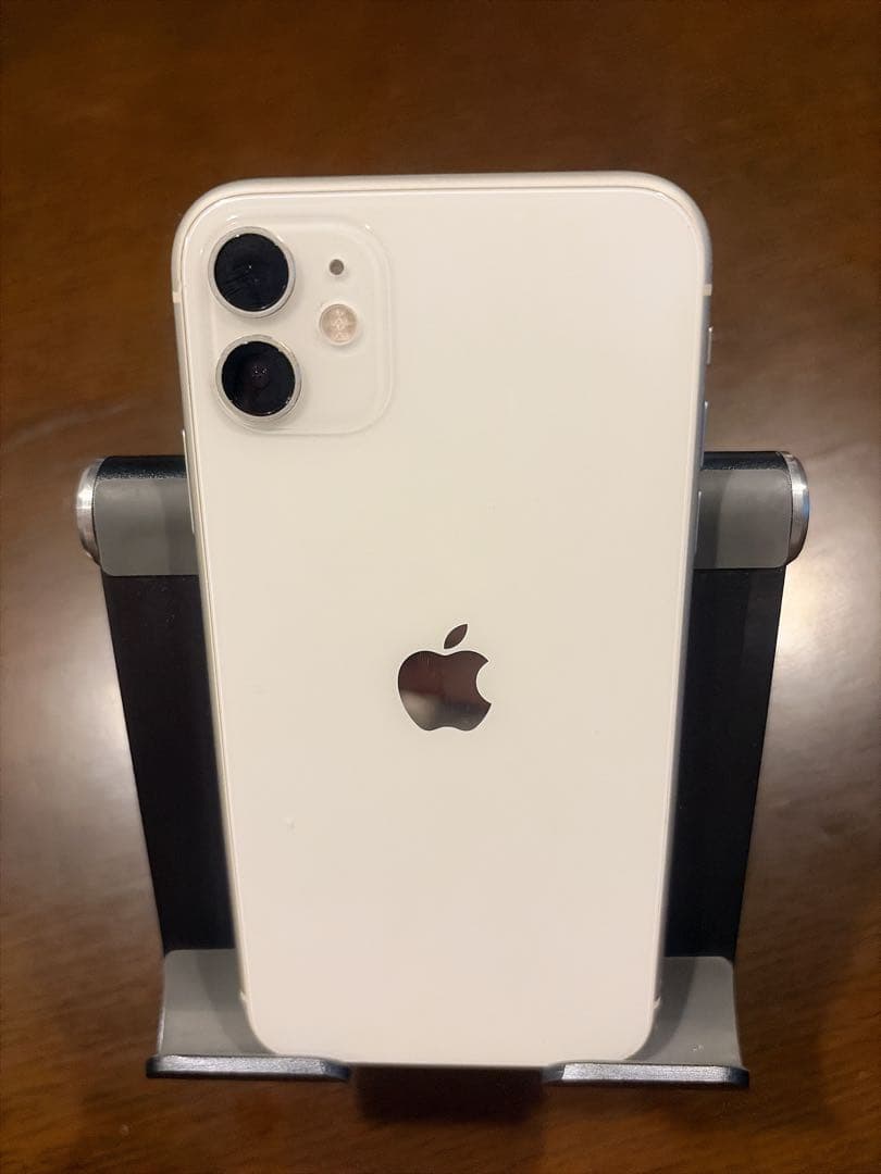 iPhone 11 128GB ホワイト 画面ヒビあり SIMフリー 残債なし