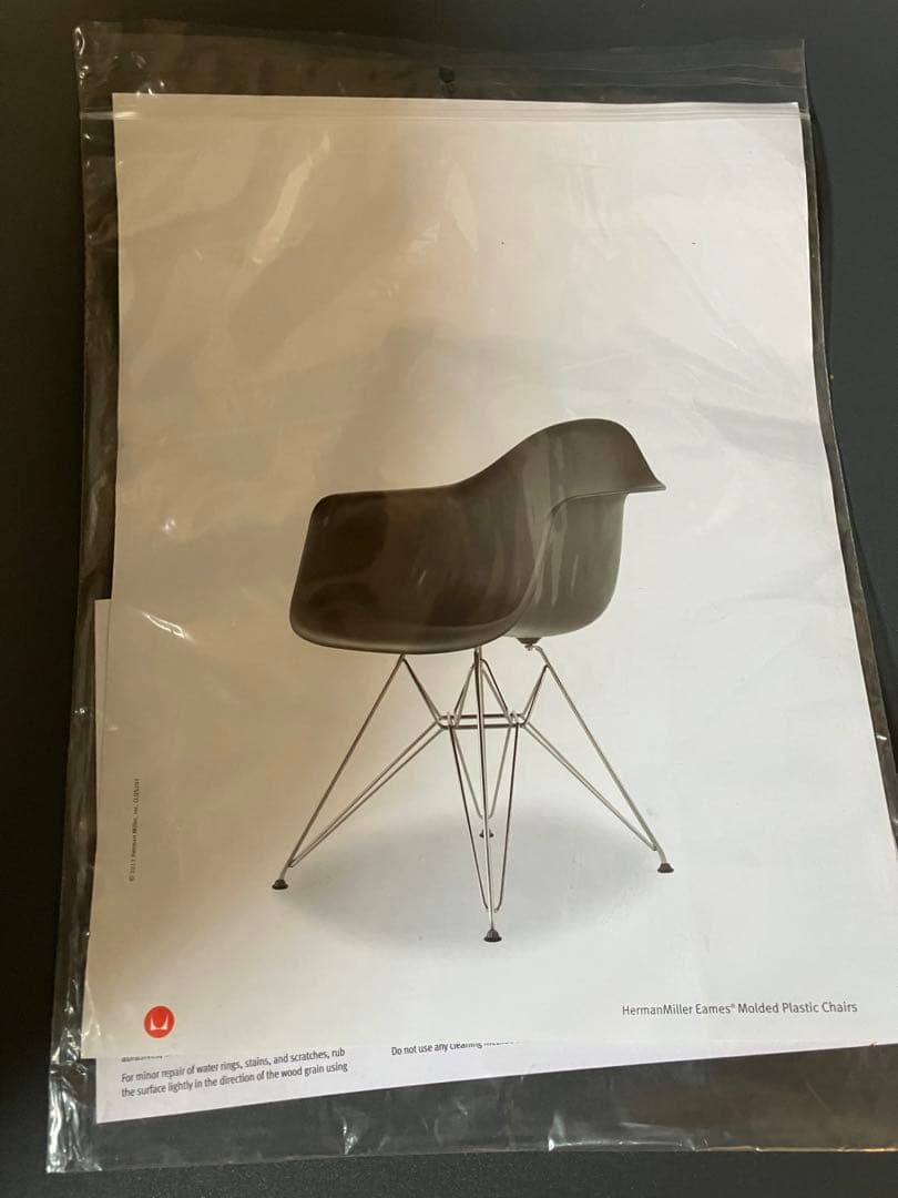 イームズプラスチックシェルアームチェア　グレー　ハーマンミラー