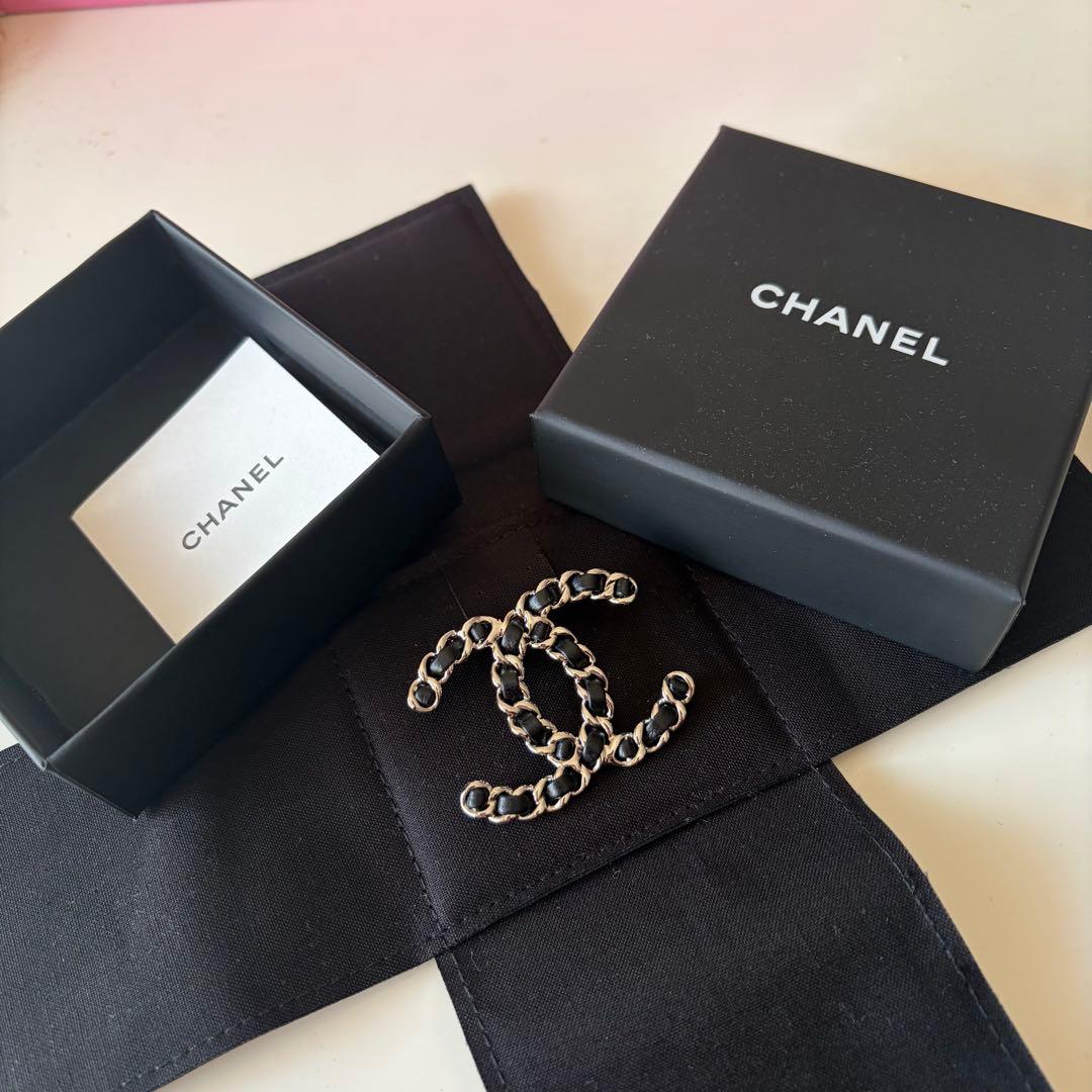 CHANEL 24FW ブローチ　シルバーカラー