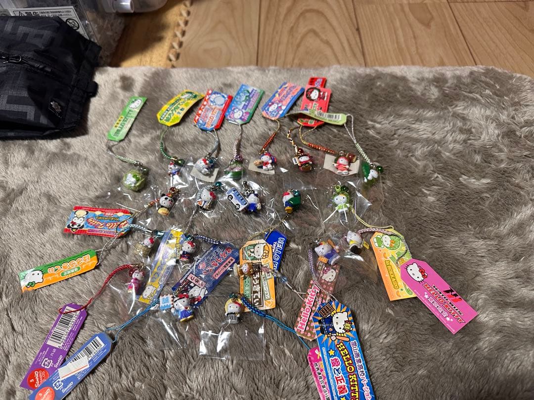 ハローキティ ご当地根付けストラップ 24個　まとめ売り